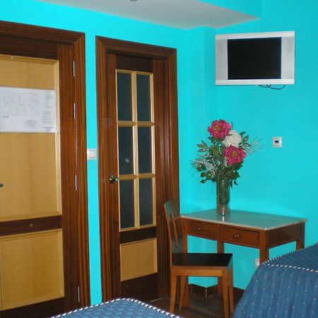 Auto Check In Hotel Las Nieves Jaca Exterior photo