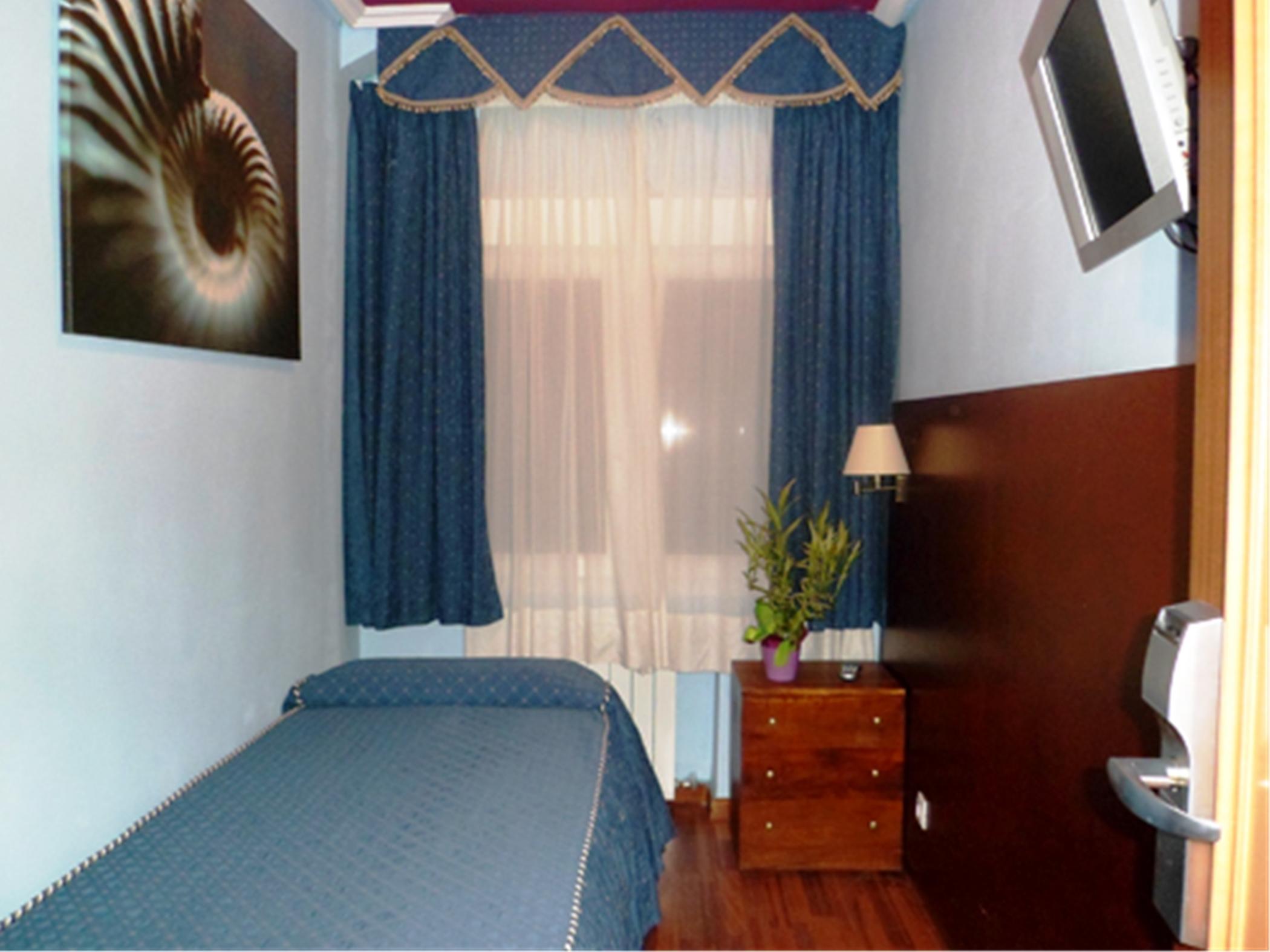 Auto Check In Hotel Las Nieves Jaca Exterior photo