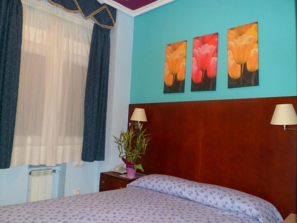 Auto Check In Hotel Las Nieves Jaca Room photo